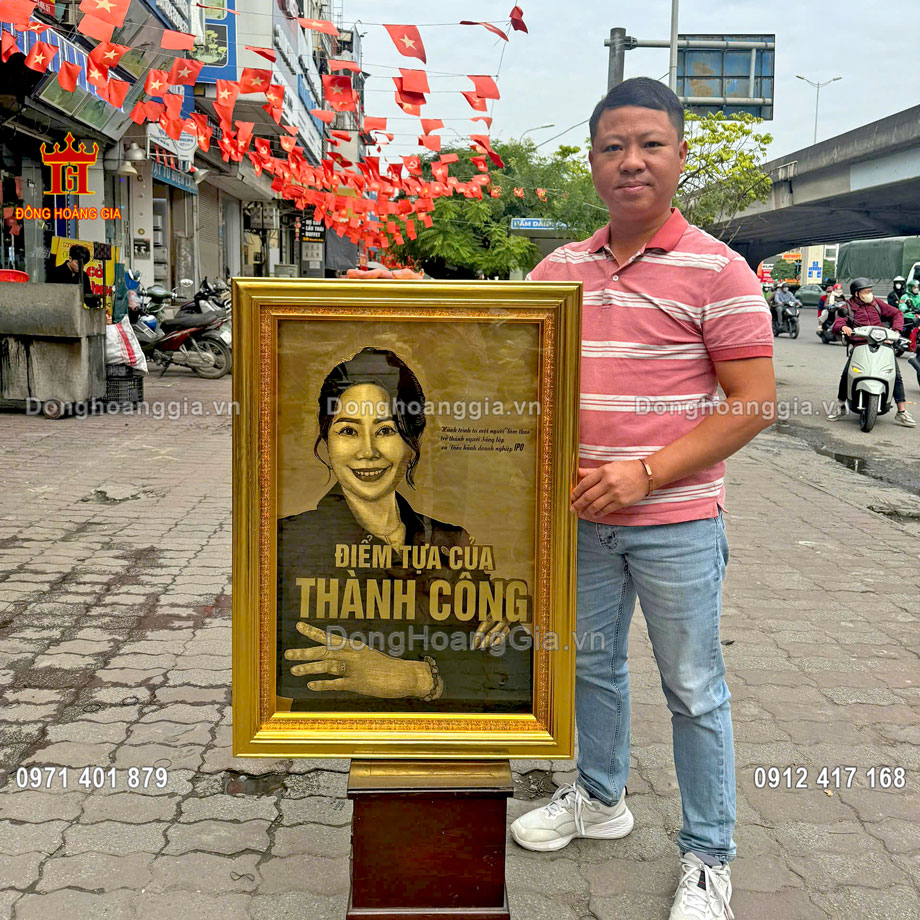 Chế tác tranh chân dung làm món quà tặng sếp, khách hàng, đối tác